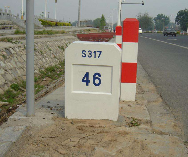 重庆公路标志桩安装案例